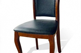 Деревянный стул с кожаной обивкой