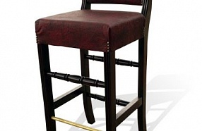 Высокий деревянный стул