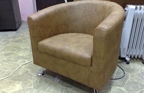 Кресло зеленое с низкой спинкой