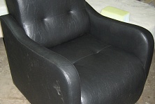 Кресло черное глубокое